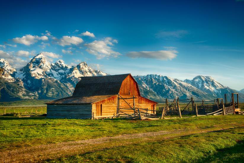 landscape of a ranch building in the mountains