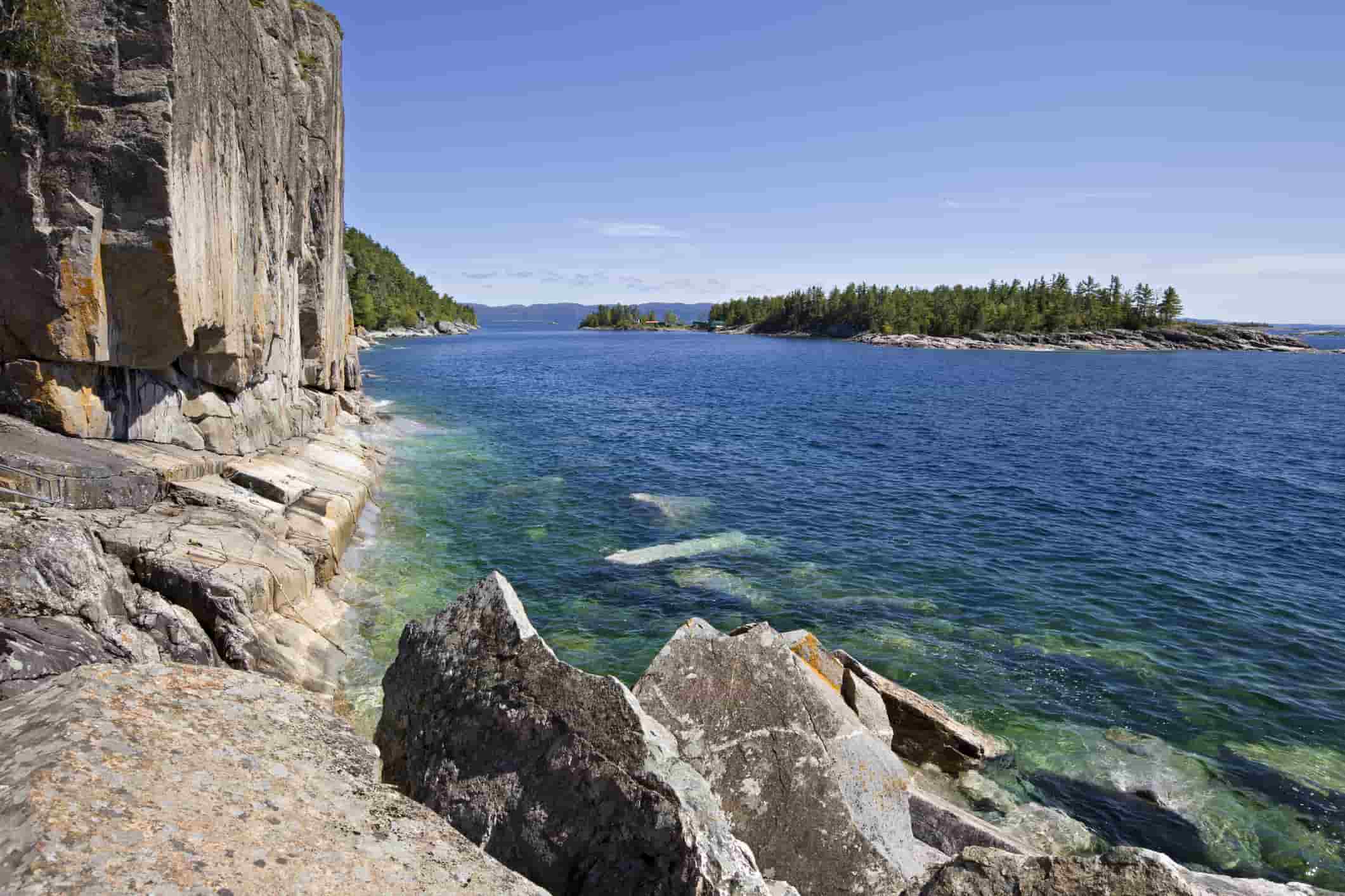 Les frais d'entrée varient en fonction du parc à partir duquel vous entrez dans le lac Supérieur, Le lac Supérieur est le plus grand lac d'eau douce du monde, Ontario.