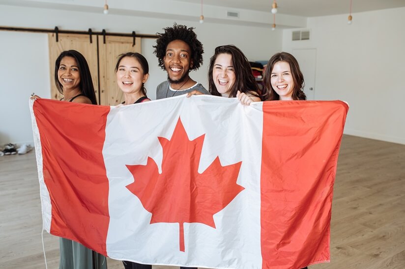 un groupe d'étudiants étrangers au Canada