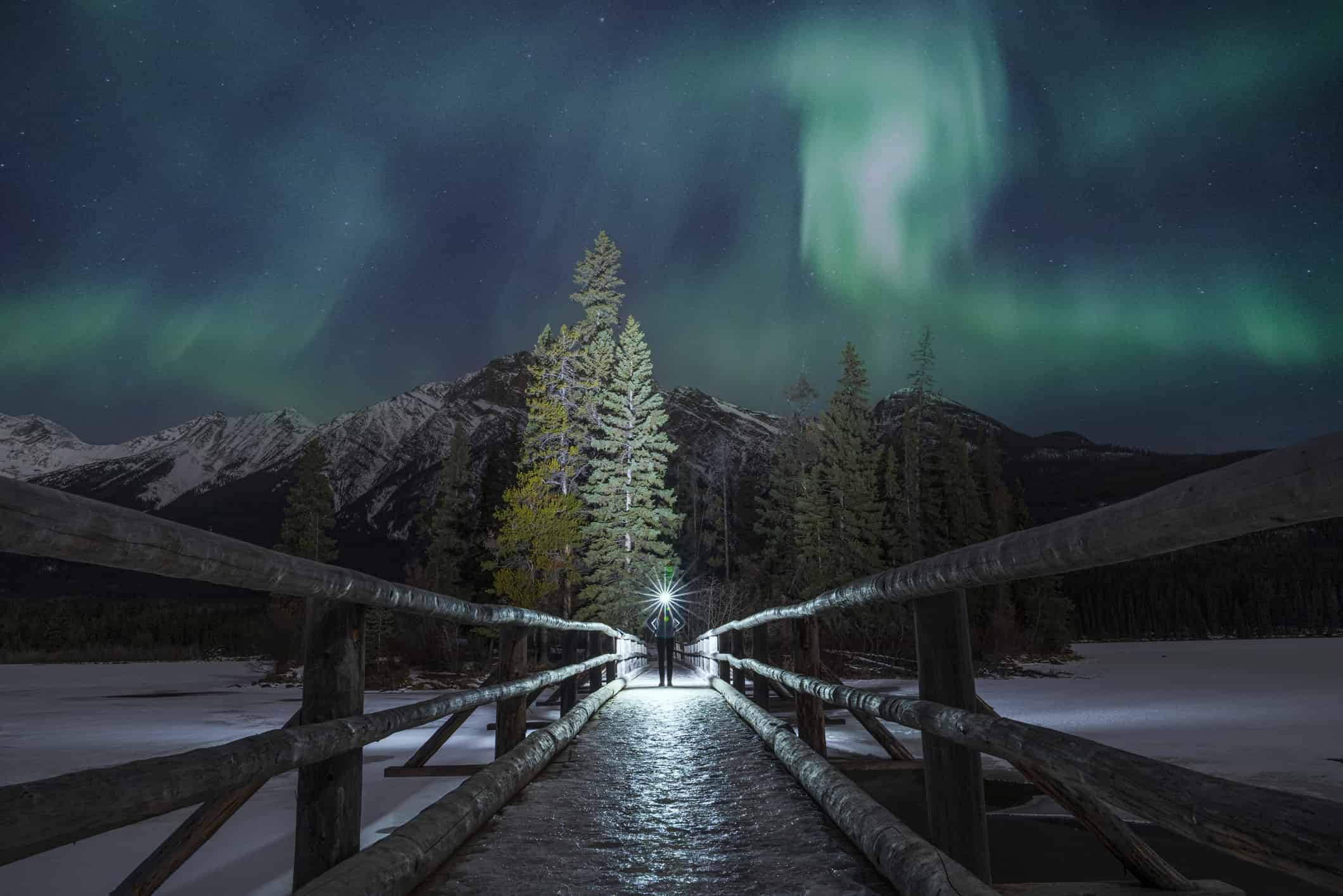 Aurores boréales à Pyramid Island à Jasper, Canada